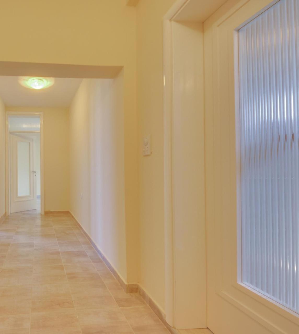 Apartament Free Food And Swimming Pool Utjeha Zewnętrze zdjęcie