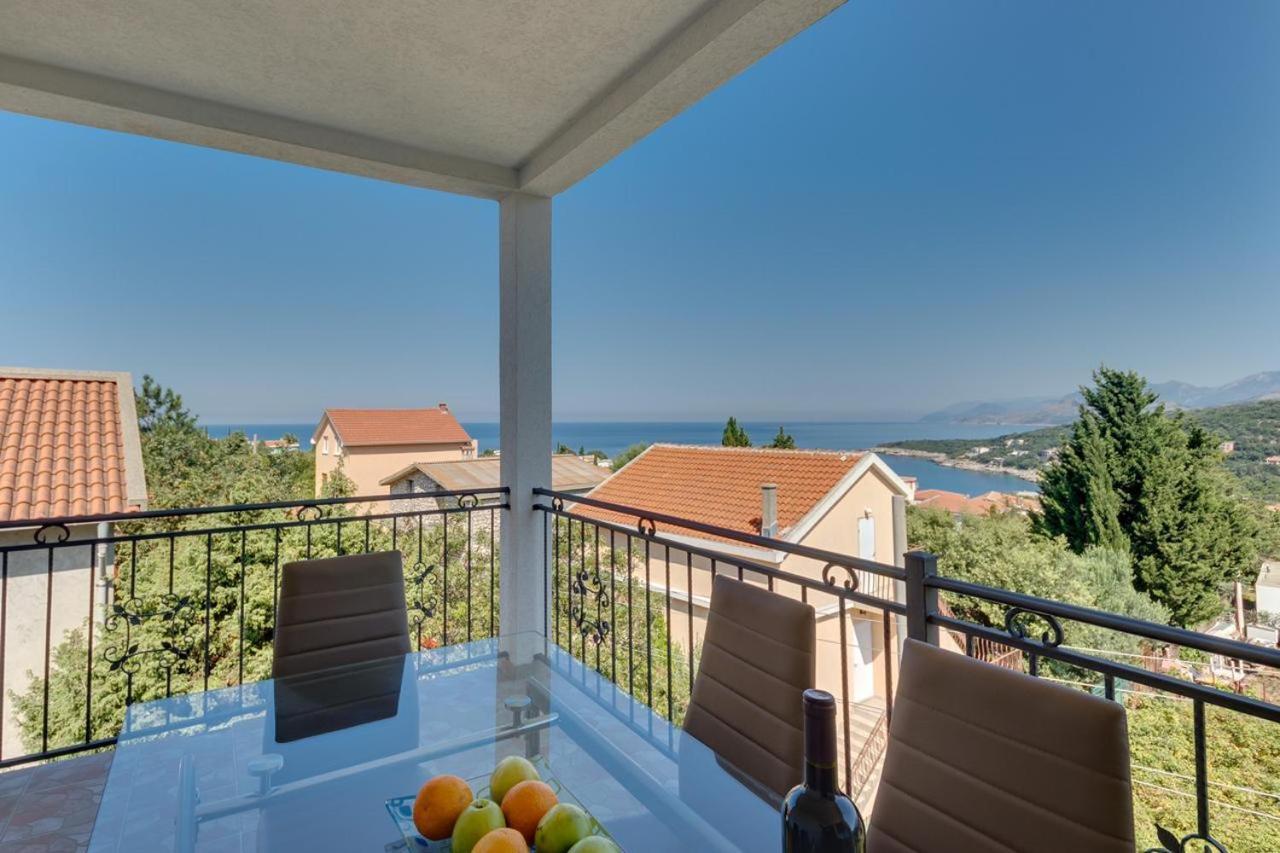 Apartament Free Food And Swimming Pool Utjeha Zewnętrze zdjęcie