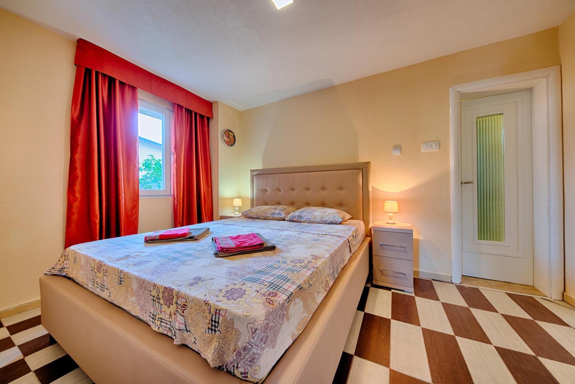 Apartament Free Food And Swimming Pool Utjeha Zewnętrze zdjęcie
