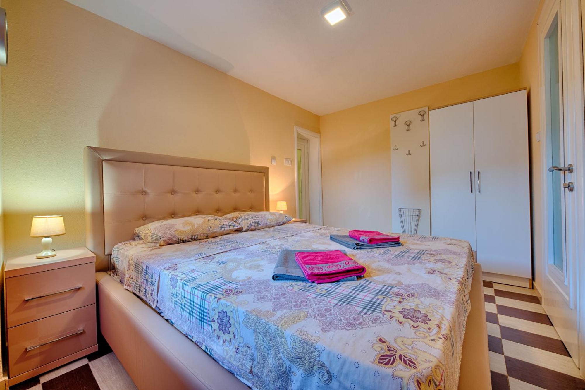 Apartament Free Food And Swimming Pool Utjeha Zewnętrze zdjęcie
