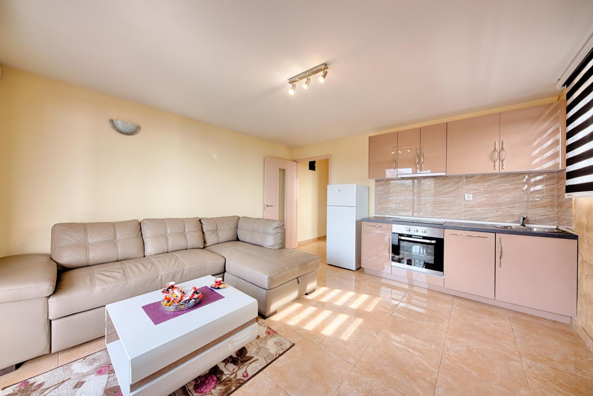 Apartament Free Food And Swimming Pool Utjeha Zewnętrze zdjęcie