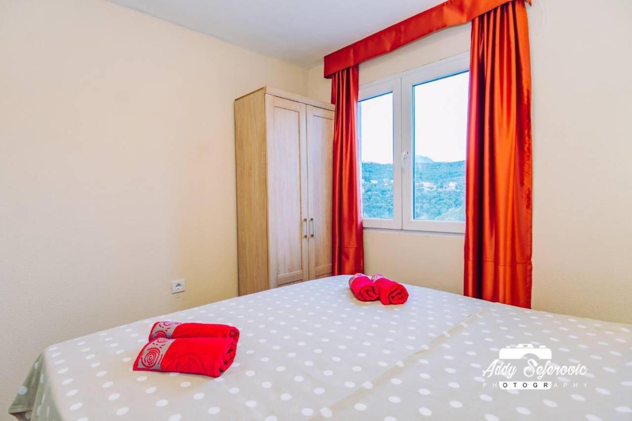 Apartament Free Food And Swimming Pool Utjeha Zewnętrze zdjęcie